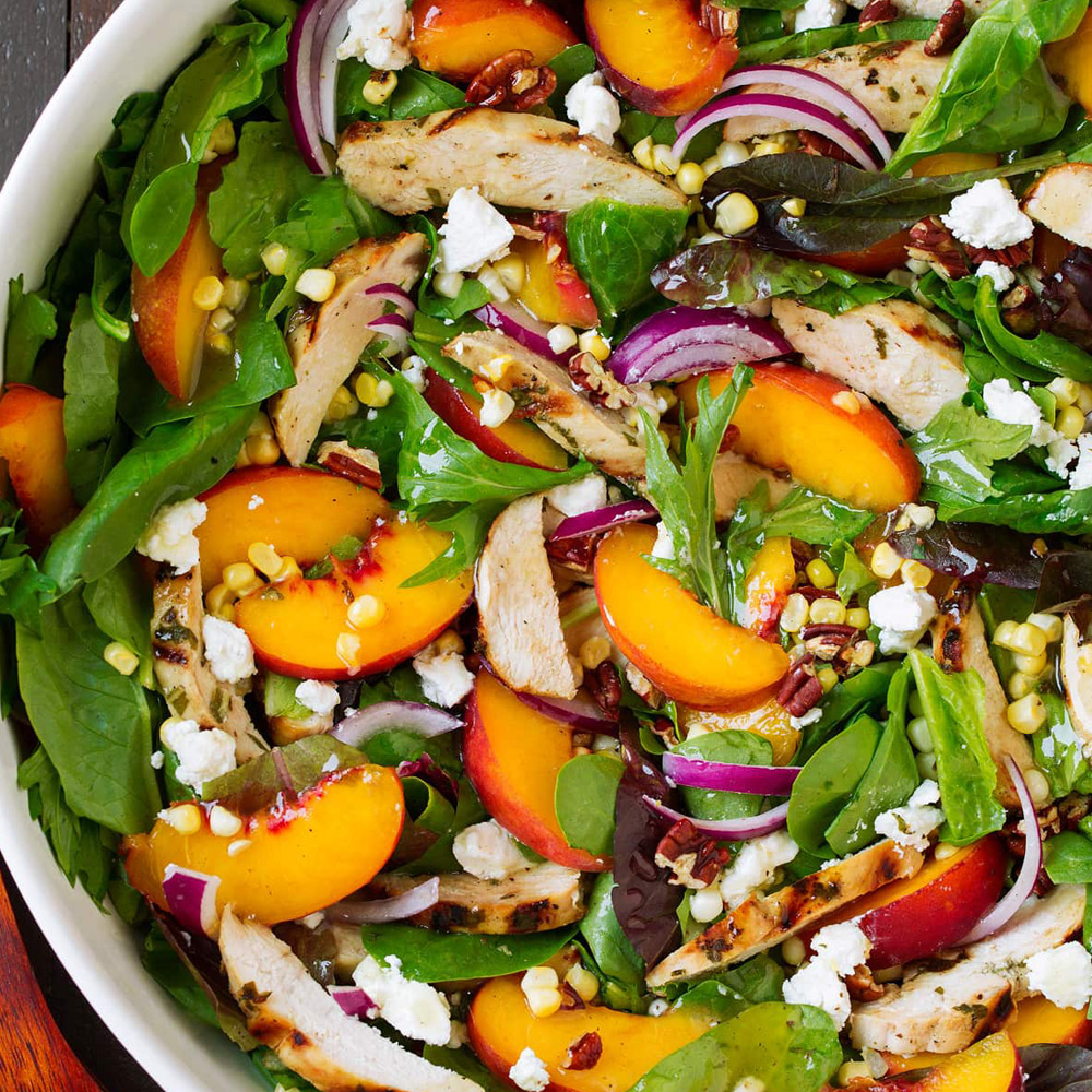 Green salad with chicken and Balsamic Vinaigrette